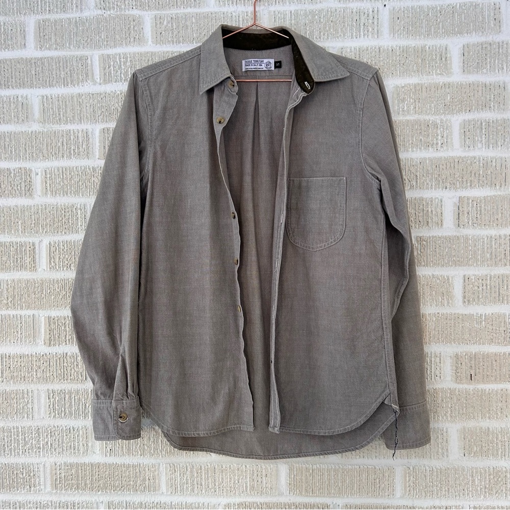 MEN’S ROGUE TERRITORY Taupe Grey Button Down Shirt